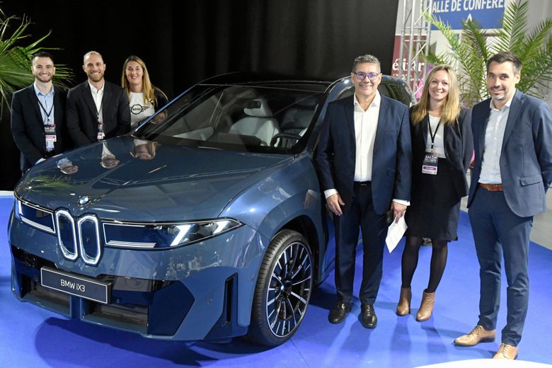 En exclusivité sur le salon et première nationale, la BMW IX3.